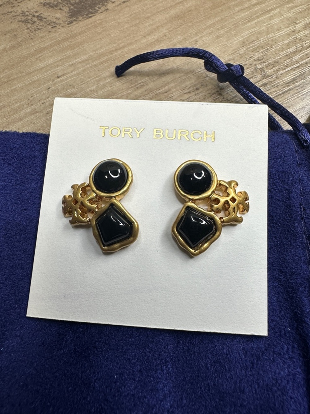 TORY BURCH Roxanne Cluster Stud Earring In Rolled Brass:Black new with dust bag